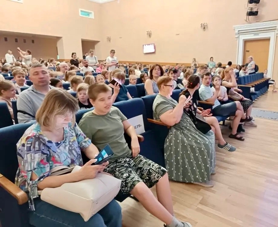Юные артисты в опере «Кошкин дом»